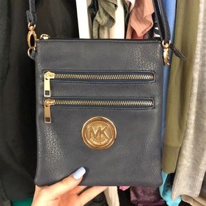 super cute MICHAEL KORS purse w/ adjustable strap